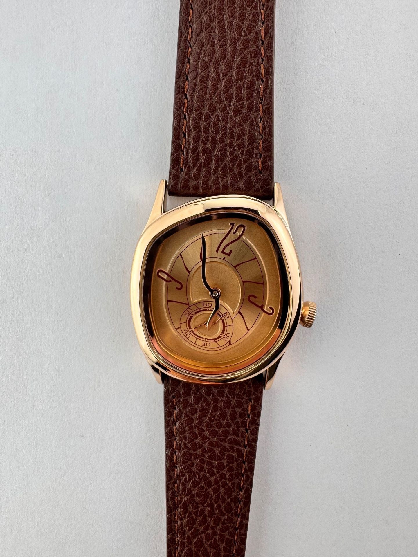 Irregular Twisted Watch Men's and Women's Belts Quartz Watch